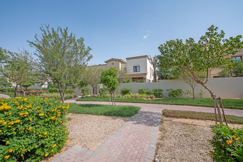 3 Bedrooms Villa in Mira 1