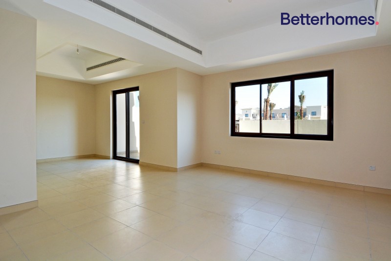 3 Bedrooms Villa in Mira 1