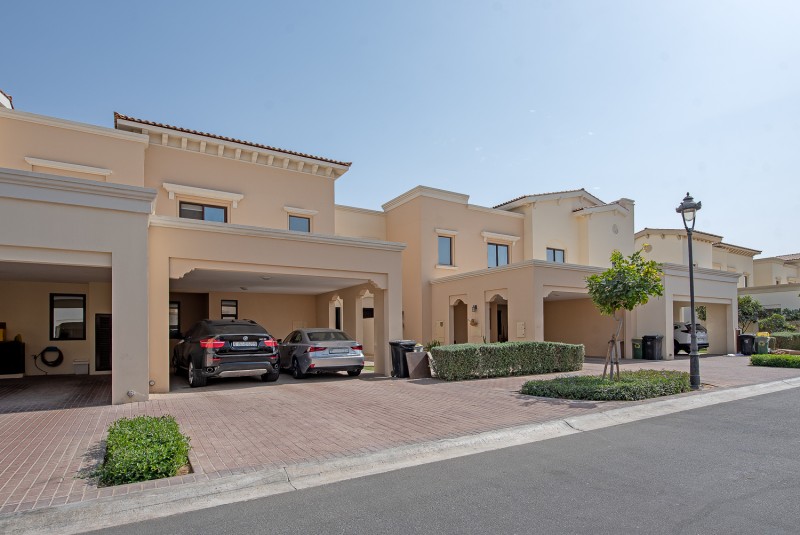 3 Bedrooms Villa in Mira 1