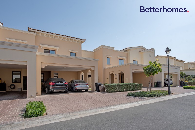 3 Bedrooms Villa in Mira 1
