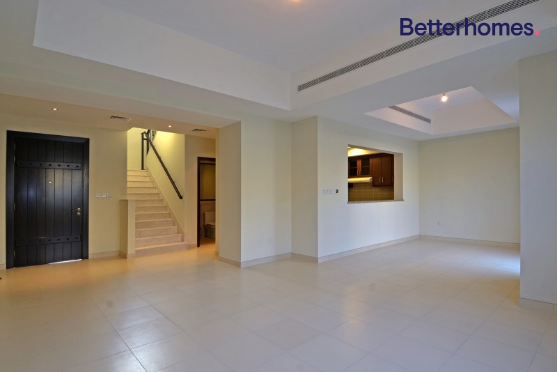 3 Bedrooms Villa in Mira 1