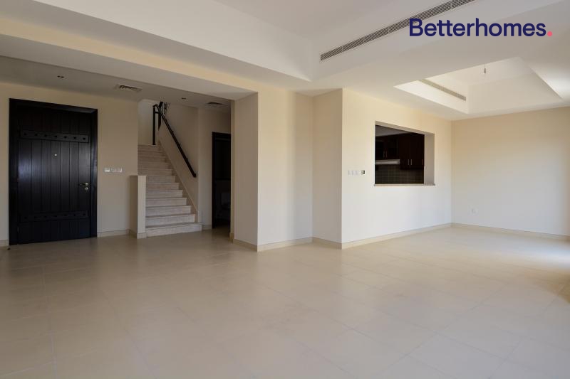 3 Bedrooms Villa in Mira 1