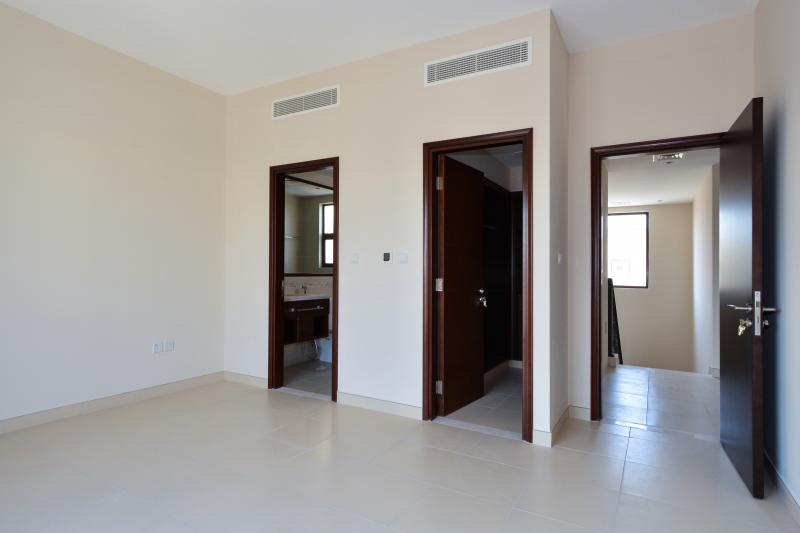 3 Bedrooms Villa in Mira 1