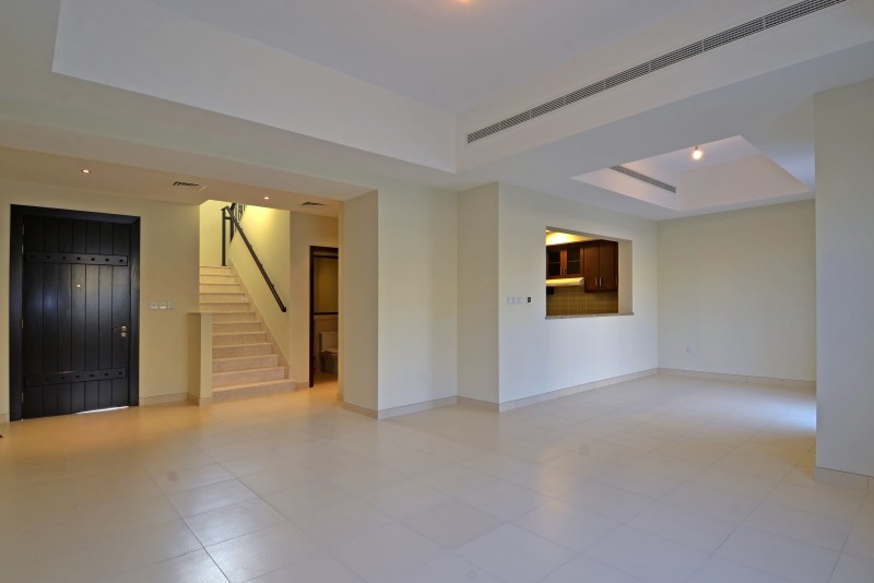 3 Bedrooms Villa in Mira 1