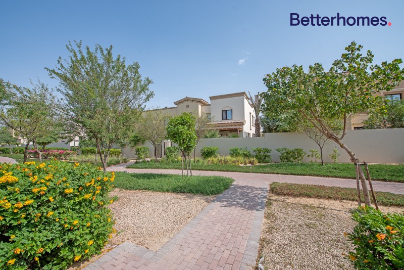 3 Bedrooms Villa in Mira 1