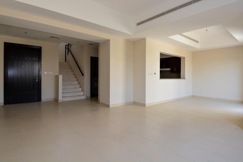 3 Bedrooms Villa in Mira 1