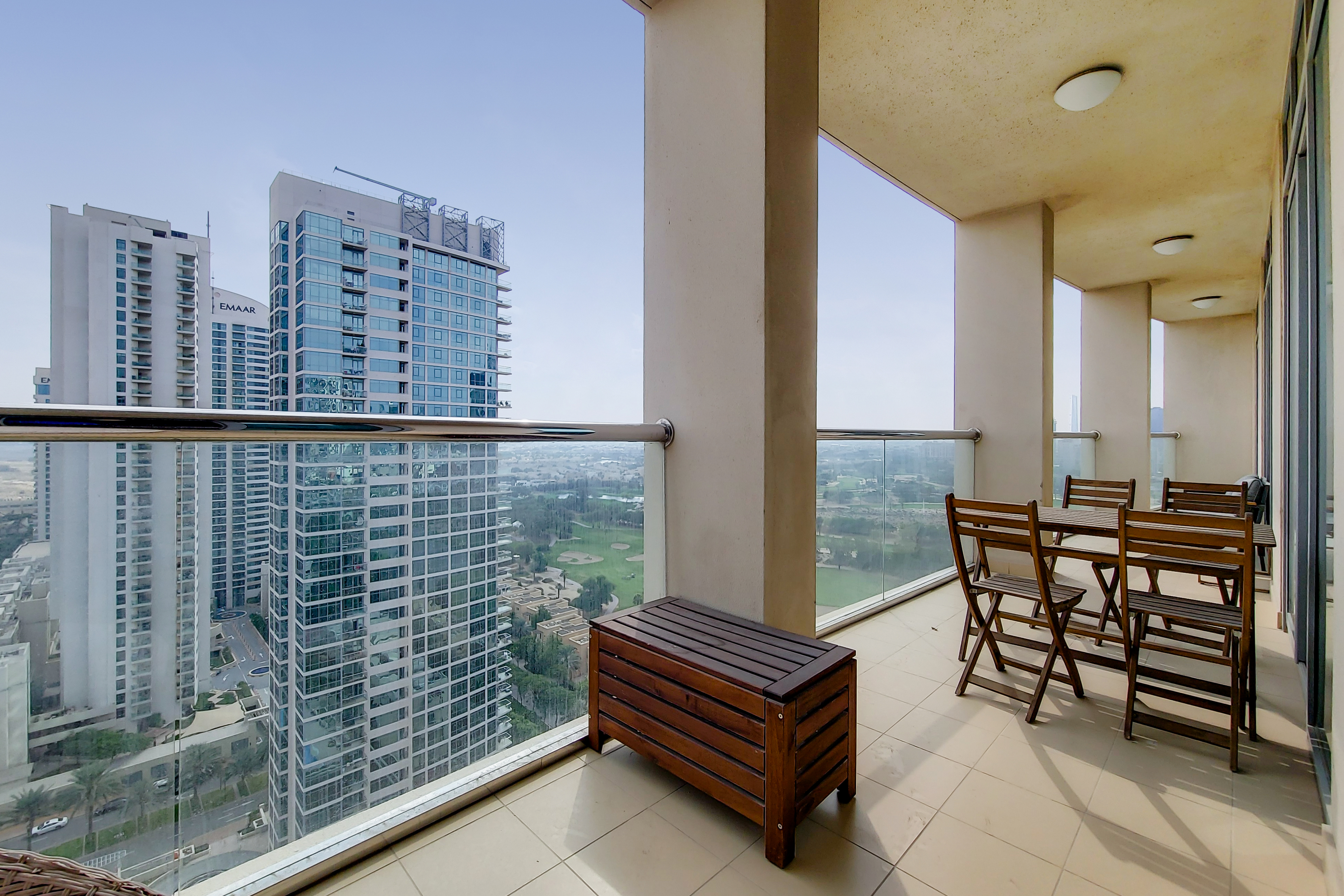 2 Bedrooms Apartment in Golf Tower 1