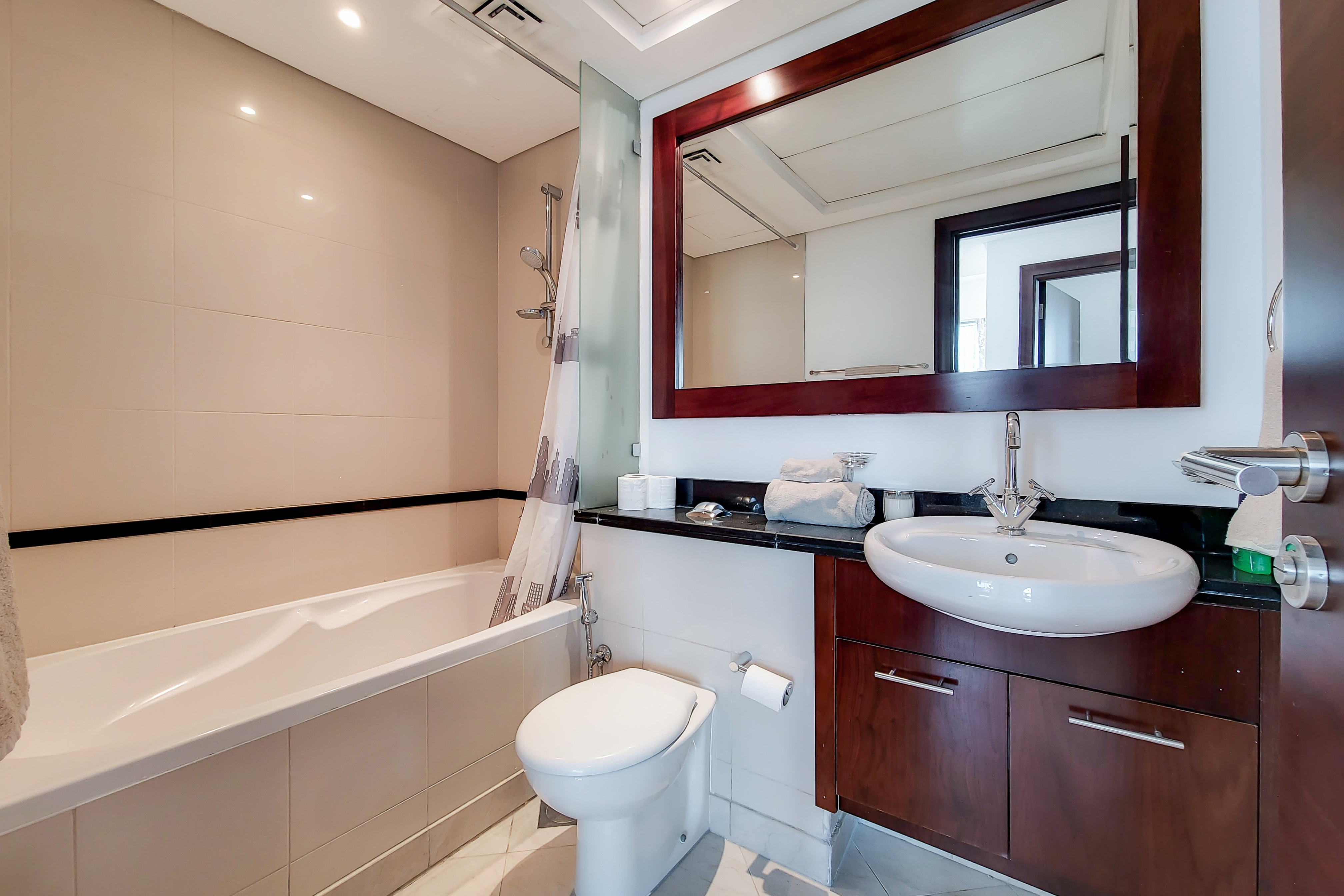 2 Bedrooms Apartment in Golf Tower 1