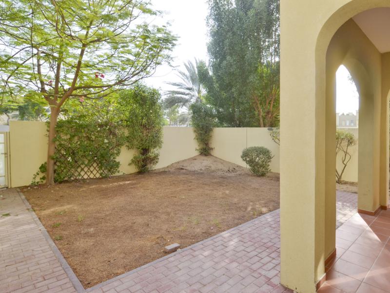 2 Bedrooms Villa in Springs 1