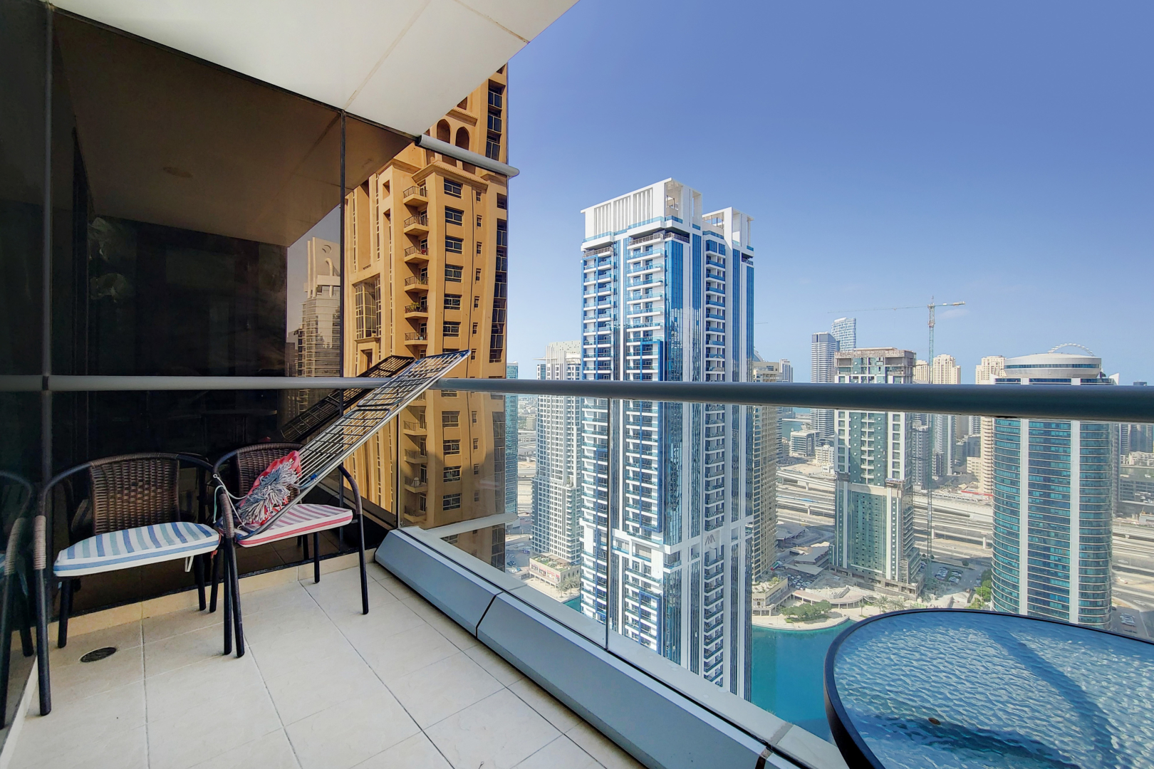2 Bedrooms Apartment in Goldcrest Views 2
