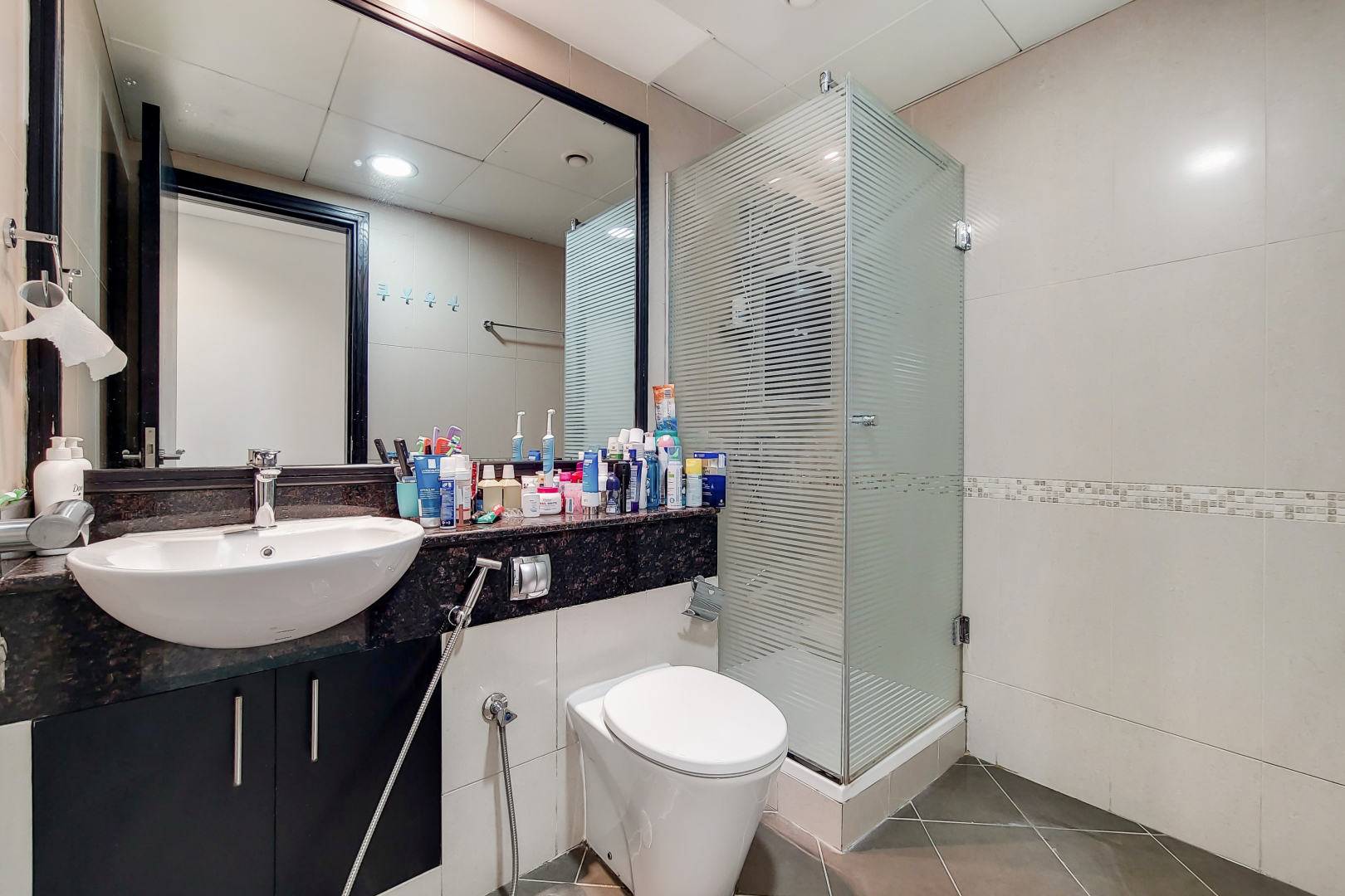 2 Bedrooms Apartment in Goldcrest Views 2