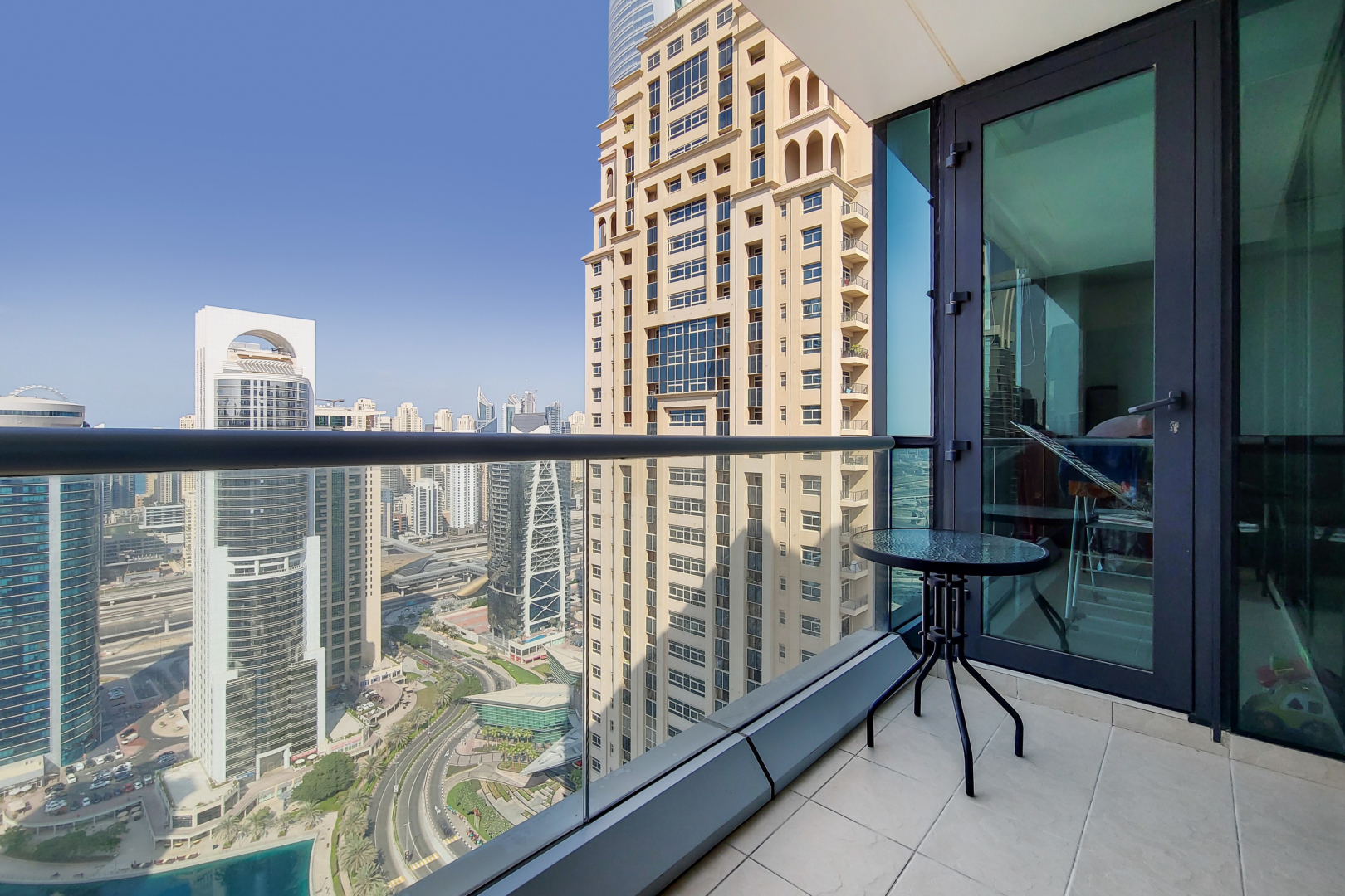 2 Bedrooms Apartment in Goldcrest Views 2