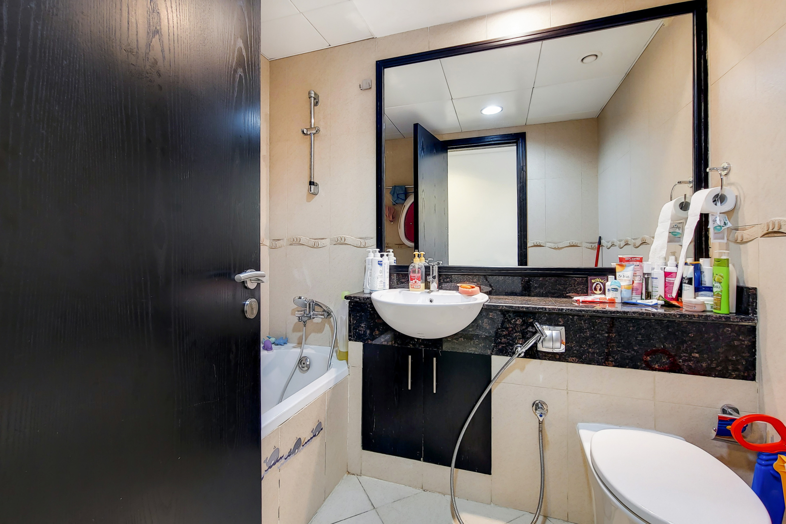 2 Bedrooms Apartment in Goldcrest Views 2