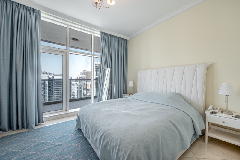 2 Bedrooms Apartment in Marinascape Oceanic