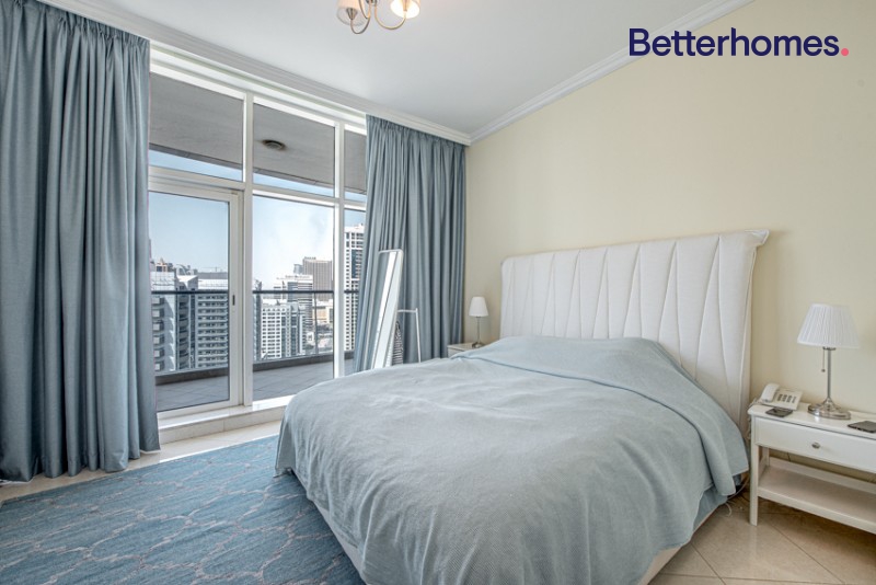2 Bedrooms Apartment in Marinascape Oceanic