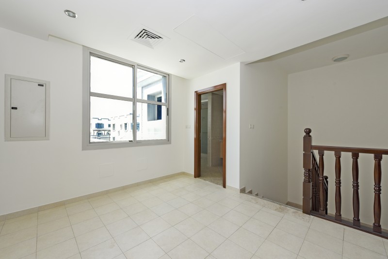 5 Bedrooms Villa in Western Residence North