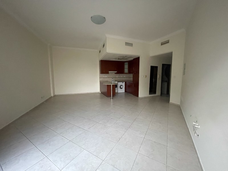  Studio in Courtyard Apartments