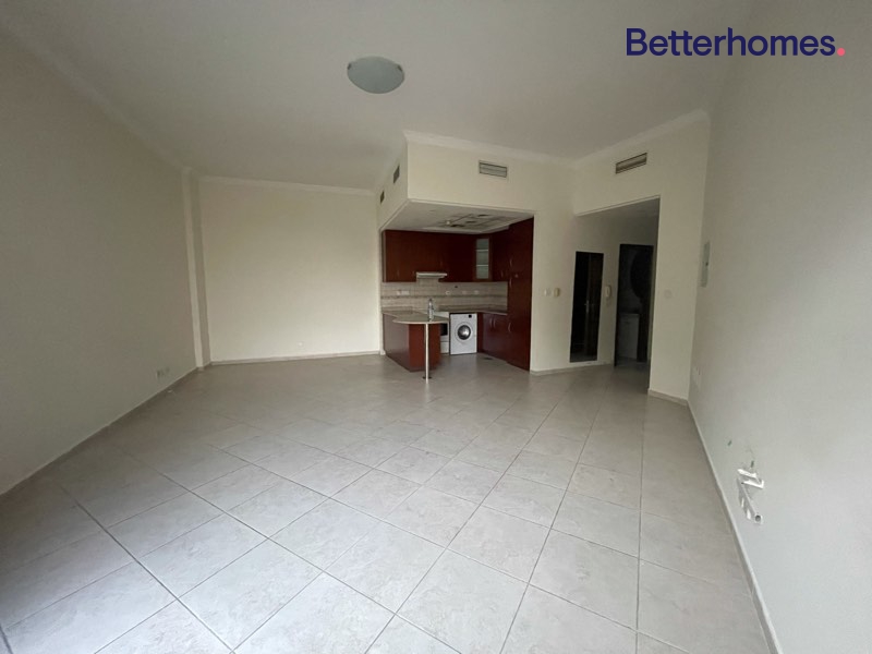 Studio in Courtyard Apartments