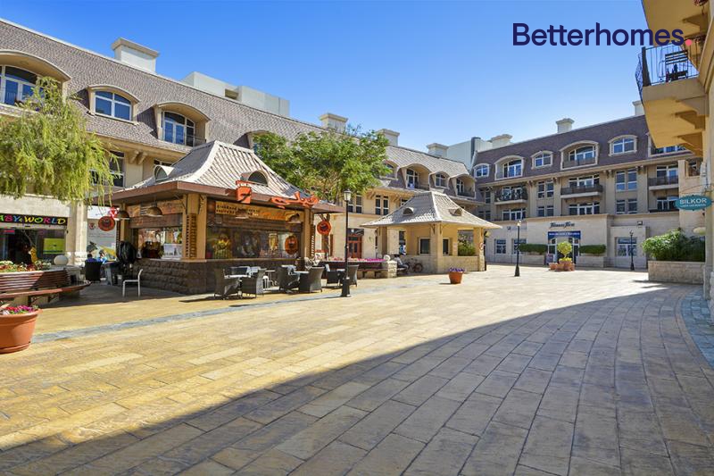  Studio in Courtyard Apartments