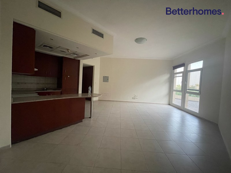  Studio in Courtyard Apartments