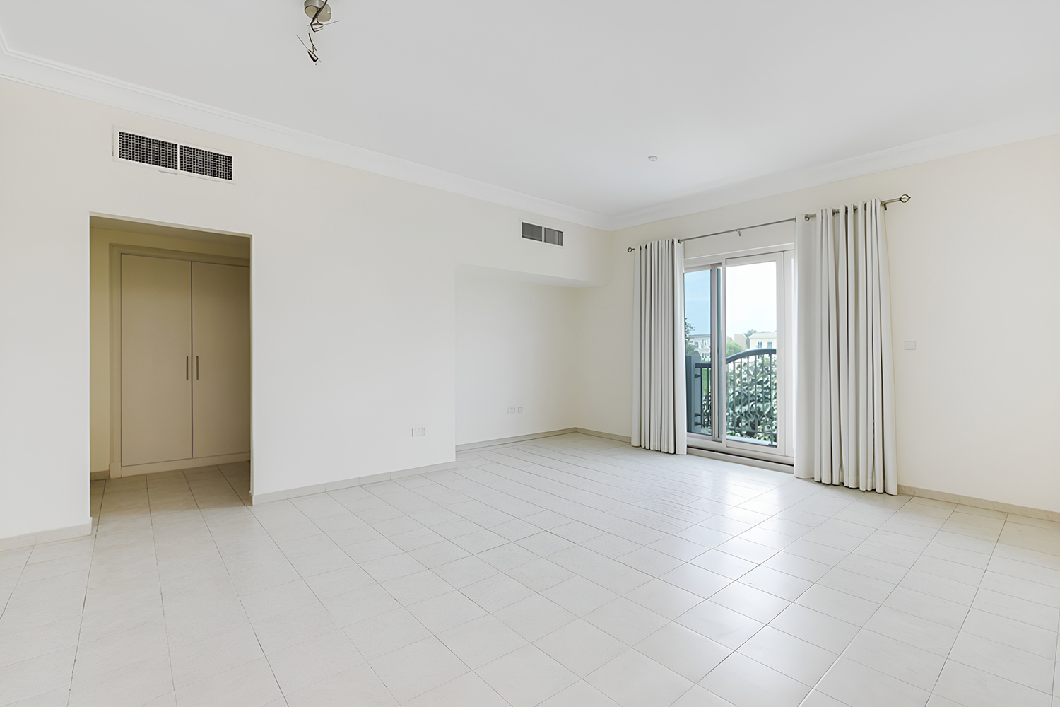 5 Bedrooms Villa in Carmen