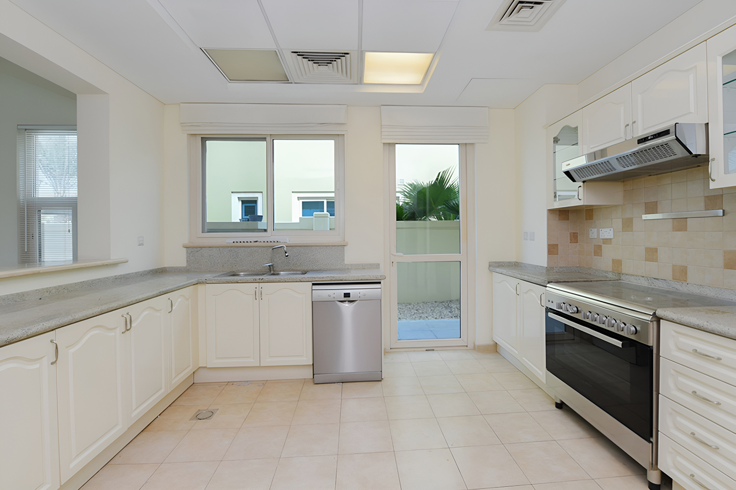 5 Bedrooms Villa in Carmen