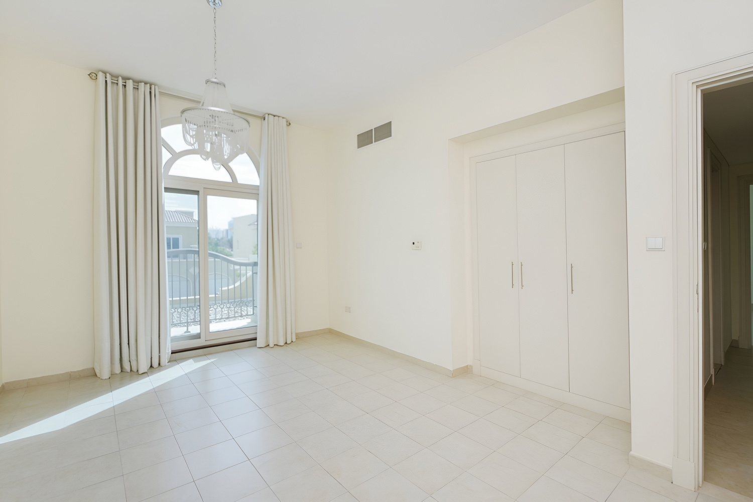 5 Bedrooms Villa in Carmen