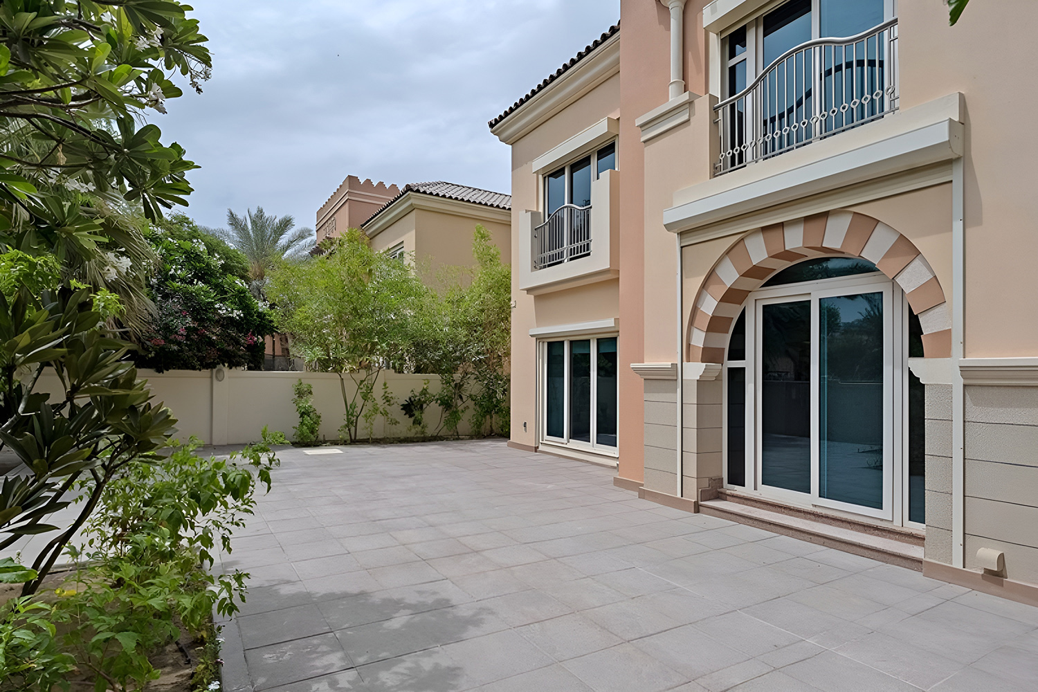 5 Bedrooms Villa in Carmen