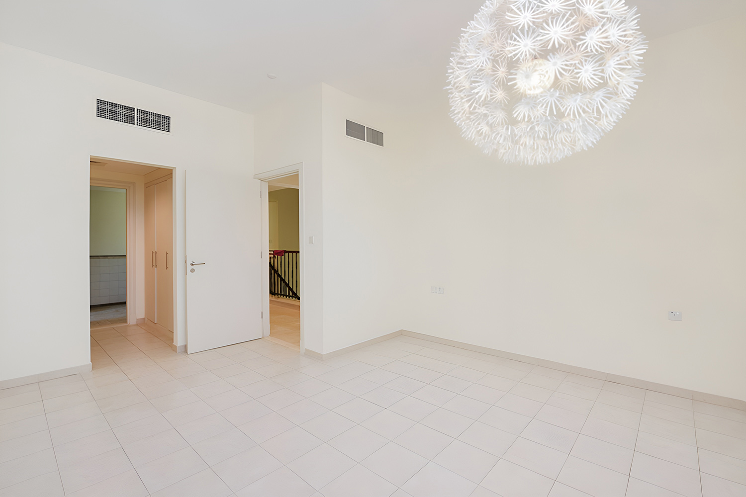 5 Bedrooms Villa in Carmen