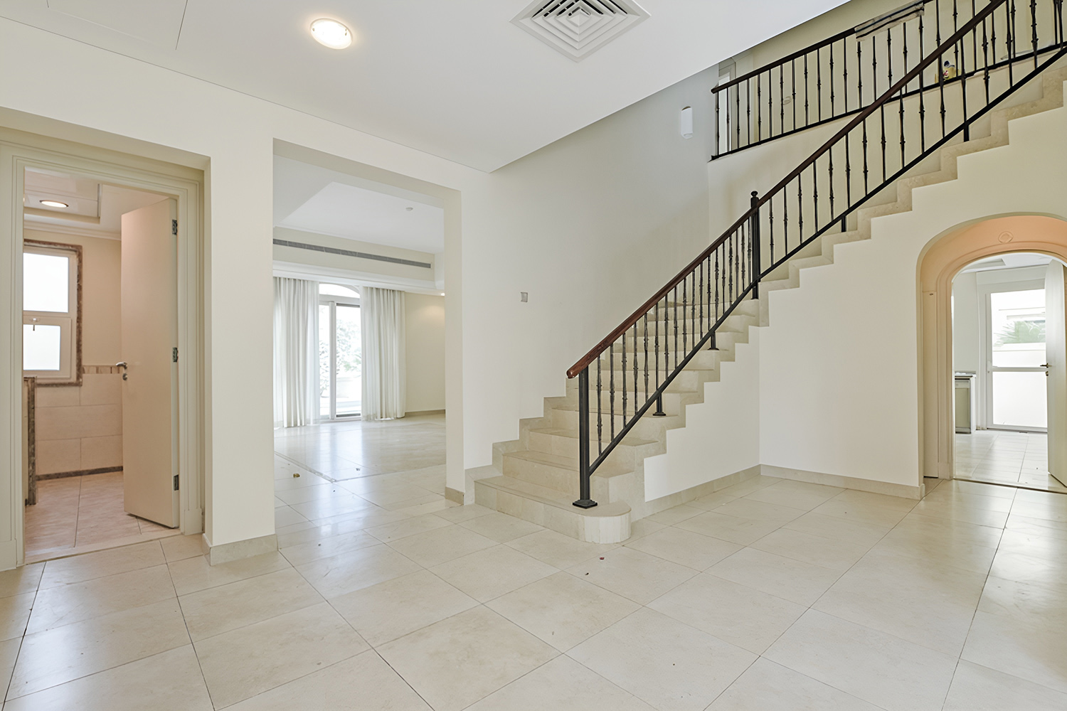5 Bedrooms Villa in Carmen