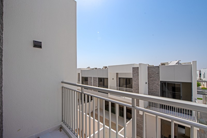 3 Bedrooms Villa in Aurum Villas