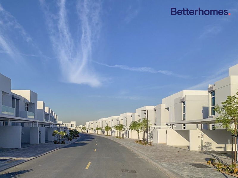 3 Bedrooms Villa in Arabella Townhouses 2