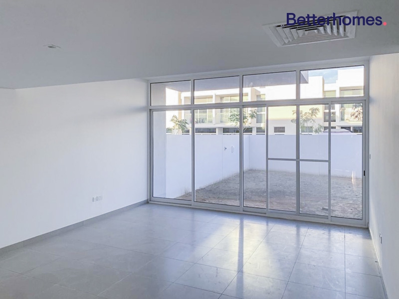 3 Bedrooms Villa in Arabella Townhouses 2