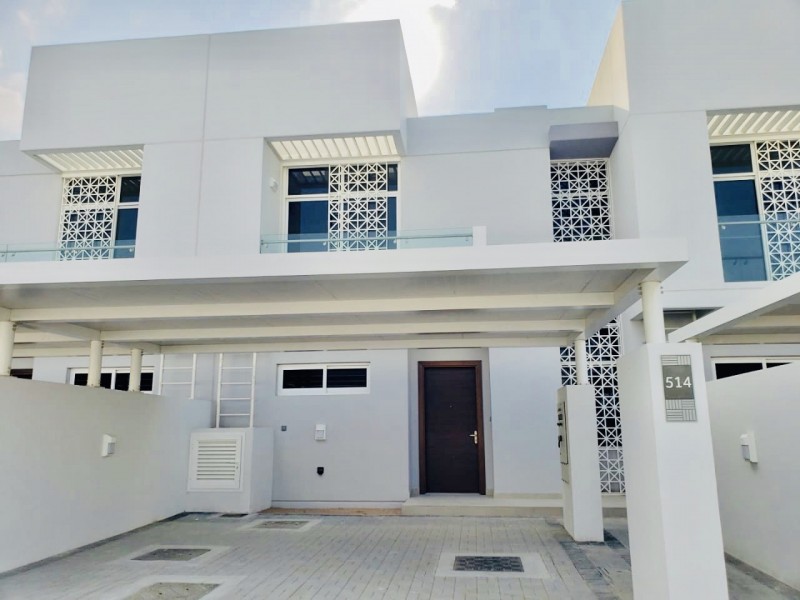 3 Bedrooms Villa in Arabella Townhouses 2