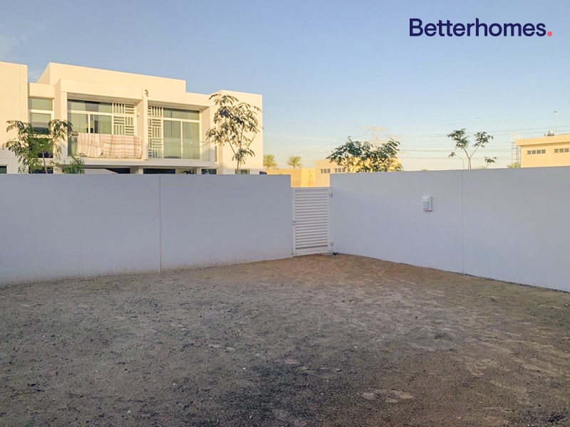 3 Bedrooms Villa in Arabella Townhouses 2