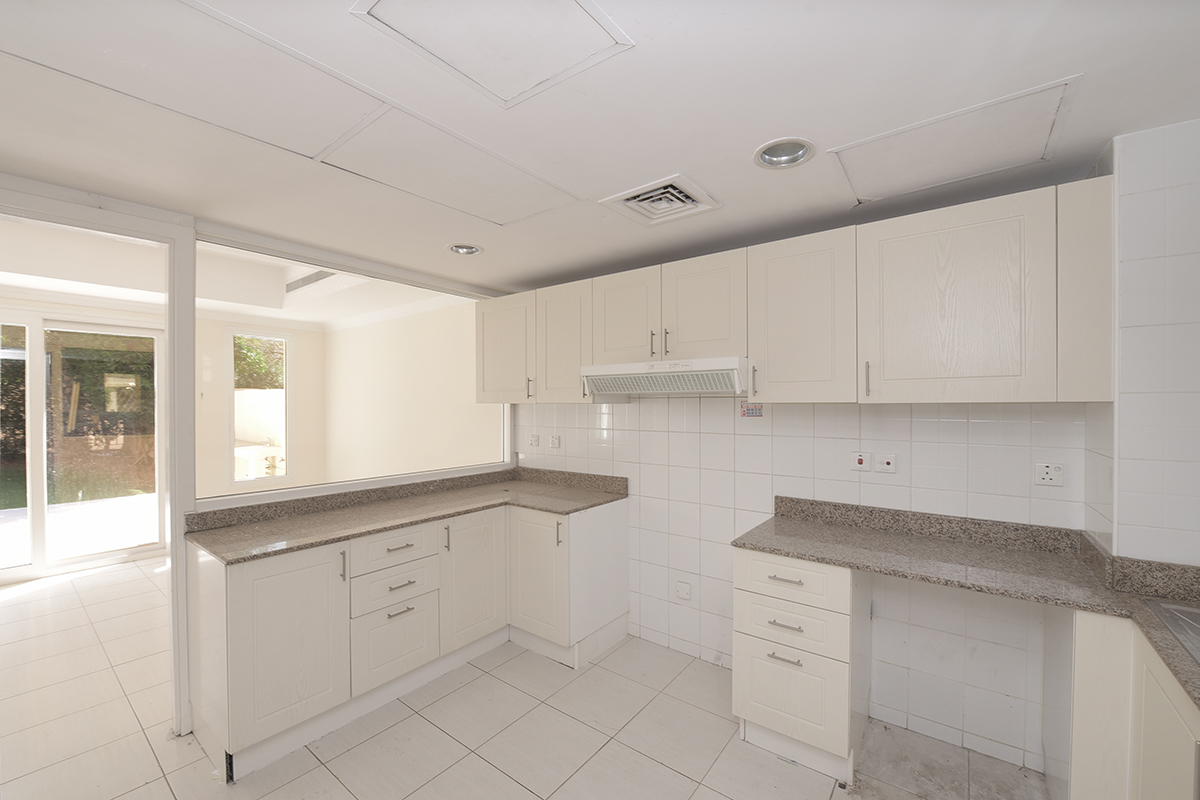 3 Bedrooms Villa in Springs 5