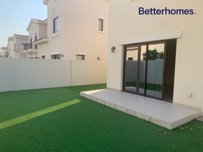 3 Bedrooms Villa in Mira 3