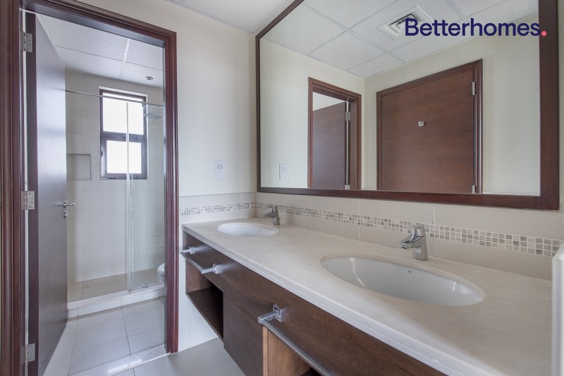 3 Bedrooms Villa in Mira 3