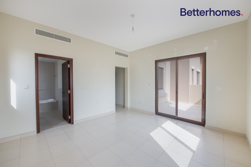 3 Bedrooms Villa in Mira 3