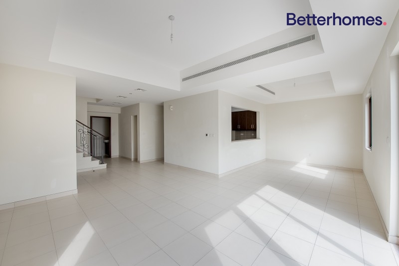 3 Bedrooms Villa in Mira 3