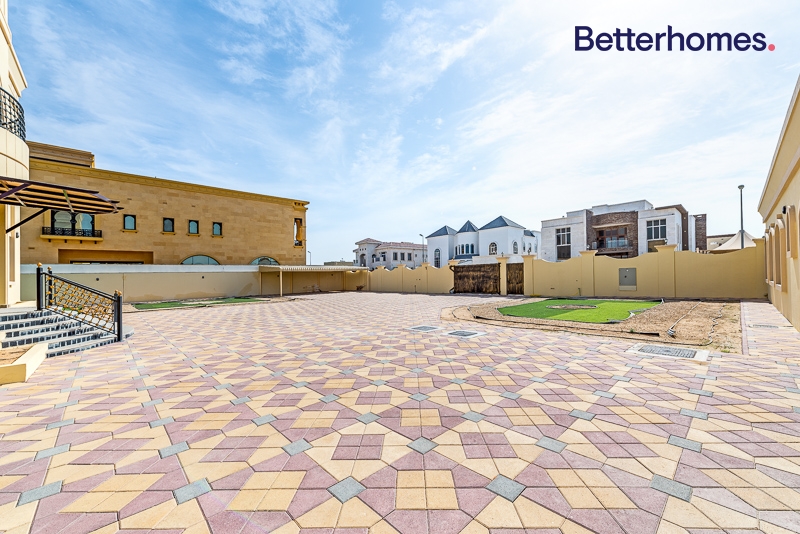 7 Bedrooms Villa in Al Khawaneej 1