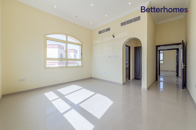 7 Bedrooms Villa in Al Khawaneej 1