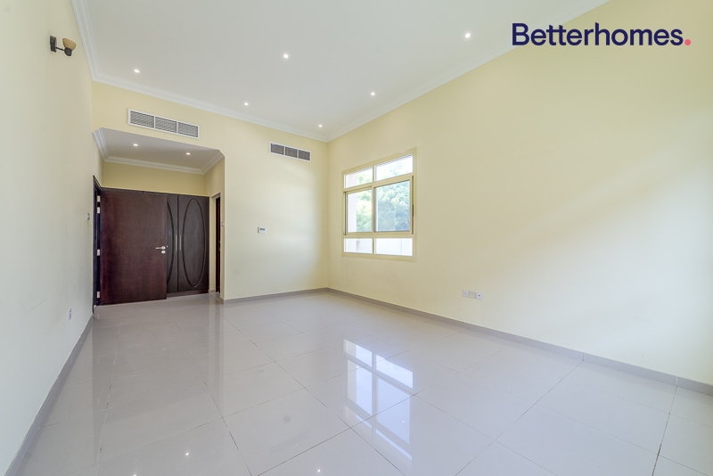7 Bedrooms Villa in Al Khawaneej 1