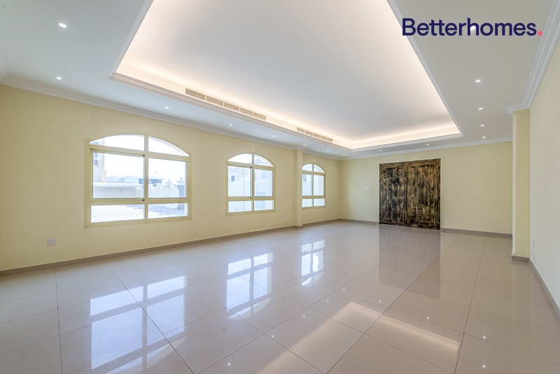 7 Bedrooms Villa in Al Khawaneej 1