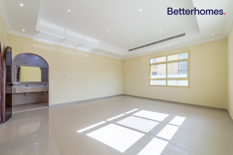 7 Bedrooms Villa in Al Khawaneej 1