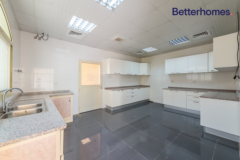 7 Bedrooms Villa in Al Khawaneej 1