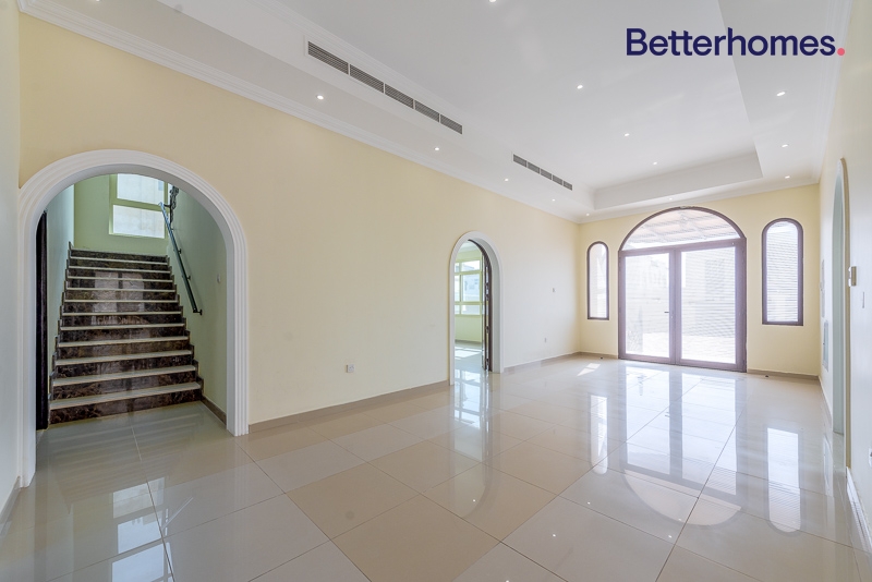 7 Bedrooms Villa in Al Khawaneej 1