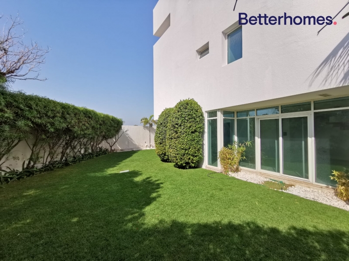 4 Bedrooms Villa in Acacia Avenues