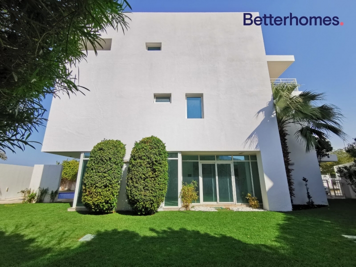 4 Bedrooms Villa in Acacia Avenues