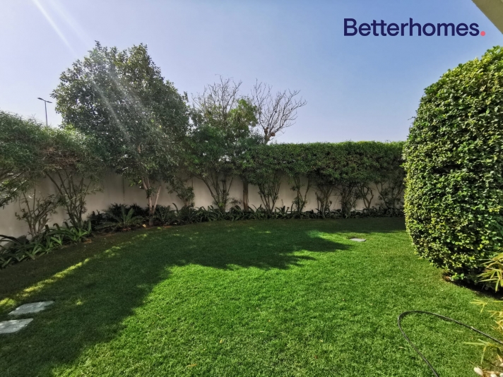 4 Bedrooms Villa in Acacia Avenues